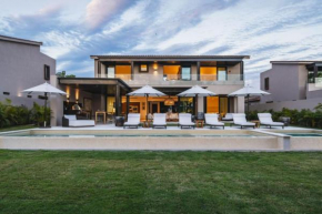 Villa Amistad In Porta Fortuna By Mita Residential
